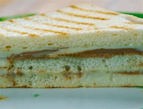 Fool’s Gold Loaf Sandwich Recipe, How to make Fool’s Gold Loaf Sandwich Recipe - Vaya.in