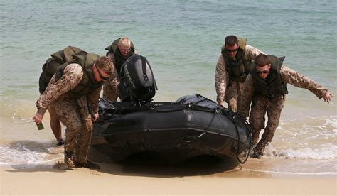 Combat engineers take to ocean during water-mobility training > United ...