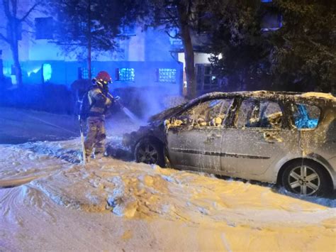 Pożar samochodu osobowego przy ul Hermana Wróbla Komenda Miejska