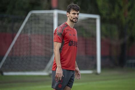 dores na panturrilha esquerda Rodrigo Caio do Flamengo é