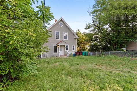 569 Robinson St, Woonsocket, RI 02895 | Trulia