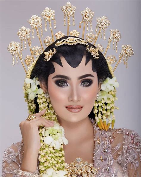 𝕬𝖗𝖗𝖚𝖘𝖆 𝖜𝖊𝖉𝖉𝖎𝖓𝖌 𝖕𝖆𝖈𝖐𝖆𝖌𝖊 on Instagram Pengantin jawa by arrusa wedding