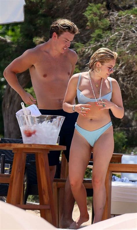 Florence Pugh In A Blue Bikini On The Beach In Ibiza 05212022 5 Lacelebsco