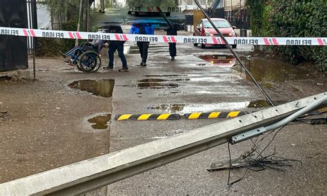 Choque De Alta Energ A De Un Veh Culo Derriba Poste Del Tendido De