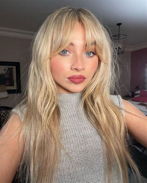 Sabrina Carpenter Frisuren Haarschnitte Frisur Lange Haare Pony