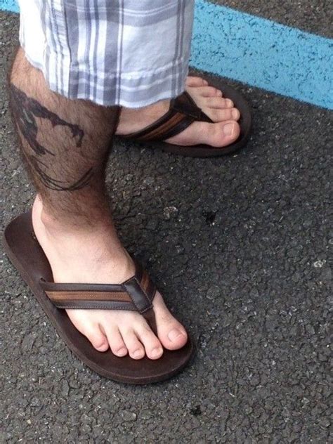 Pin En Flip Flops Pies Masculinos Flip Flops De Hombre Pies Hombre