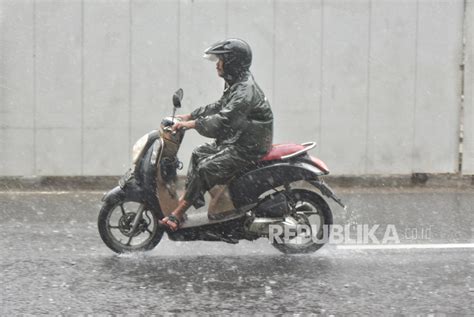 BMKG Peringatkan Potensi Hujan Lebat Di 20 Provinsi Republika Online