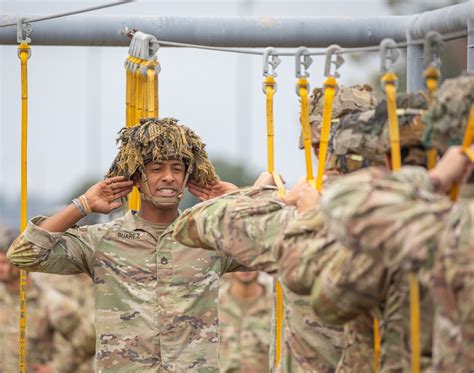 DVIDS - Images - 82nd Airborne Division Paratroopers Jump Into JRTC [Image 13 of 15]