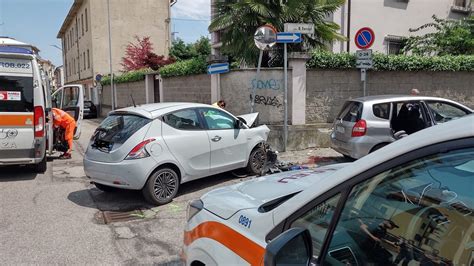 Vigevano Scontro Tra Auto In Via Mentana Grave Una Bimba Di Anni