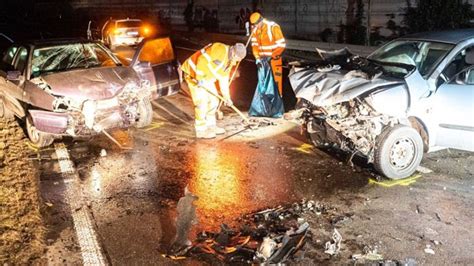 Unfall bei Waiblingen Fuchs rennt auf Straße Drei Menschen teils