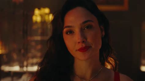 Gal Gadot Luta Contra Ryan Reynolds E Dwayne Johnson No Novo Sneak Peek