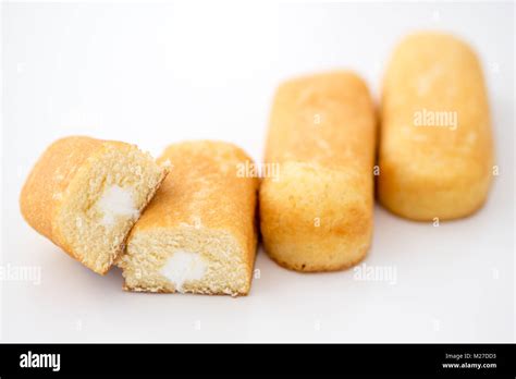 Twinkies golden sponge cake with cream filling hi-res stock photography ...