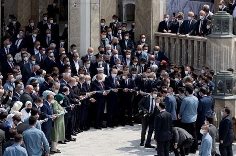 Son dakika Taksim Camii ibadete açıldı Cumhurbaşkanı Erdoğan dan