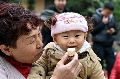 退休教师帮儿媳带娃后，总结了带孙子的禁忌，值得所有婆婆学习