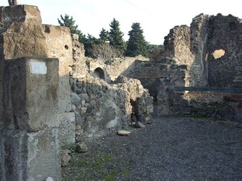 Viii Pompeii Shop December East Wall With Entrance To Viii