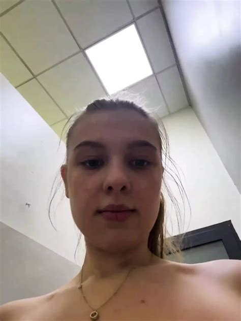 Vidéos porno gratuites Plug Anal En Public xHamster