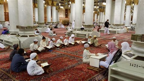 Mengaji Al Quran Di Masjid Nabawi