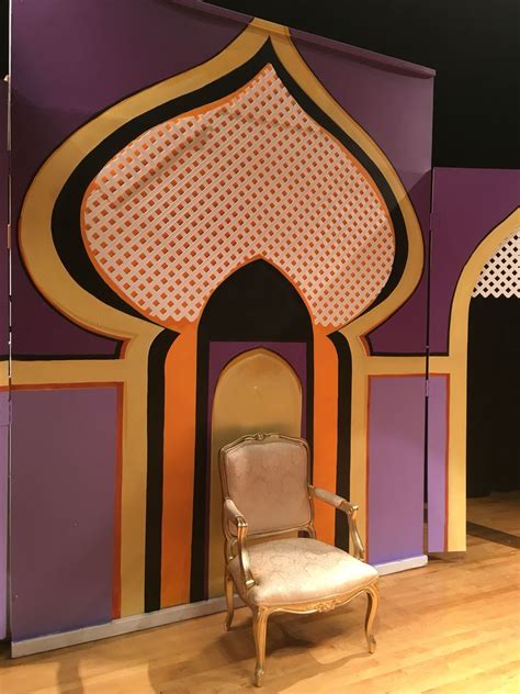 Aladdin Jr Inside Palace Detail Pic With Freshly Painted Gold Throne