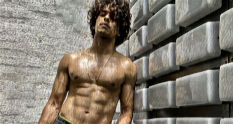 Ishaan Khatter Manages To Strike A Perfect Balance Between Instagram