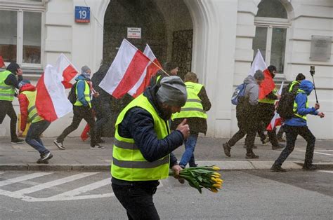 Protest Rolnik W W Warszawie Parali Centrum I Starcia Manifestuj Cych