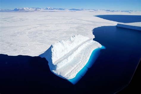 Le Plus Gros Iceberg Du Monde A Commenc D River Pour La Premi Re