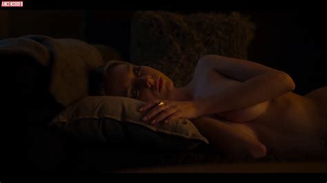 Naked Ester Expósito in Elite