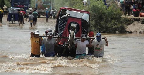 Ciclón Yaku desata fuertes lluvias e inundaciones en Perú hay al menos