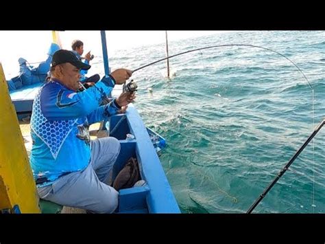 Beruntungnya Pemancing Bisa Dapat Ikan Sperti Ini Di Tengah Laut