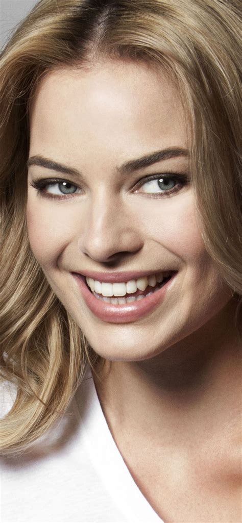 Celebrity Margot Robbie Smile Blonde 828x1792 Phone HD Wallpaper