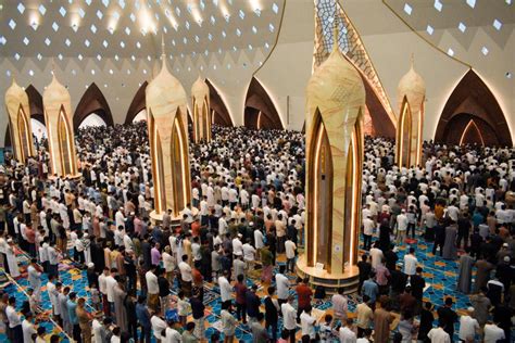 Lebih 60000 Rakyat Palestin Tunai Solat Aidilfitri Di Masjid Al Aqsa