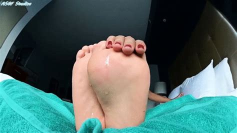 Amateur Soles Giantess And Footjobs 4K EIG Lost Soles And Toes Tease MP4