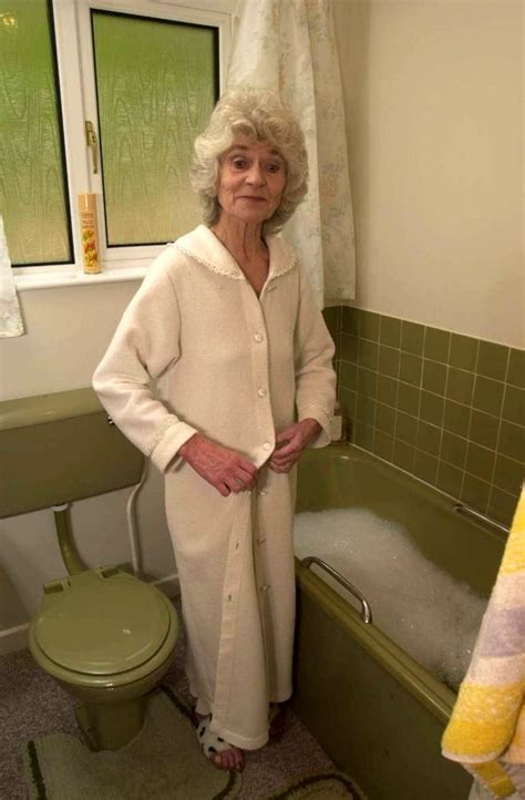 Extreme Old Granny Spreads Wide Her Wrinkly Cunt In The Bathtub Porn Pictures XXX Photos Sex