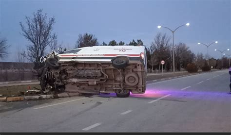 Sivasta ambulans ile otomobil çarpıştı 3 kişi yaralandıBüyük Sivas