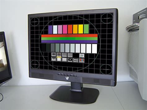 V7 D24W33 - Günstiger Monitor mit guter Bildqualität