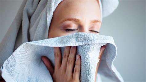 Why You Should Stop Using a Towel to Dry Your Face - The Fashiongton Post