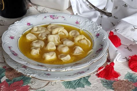 Cappelletti In Brodo Di Cappone La Ricetta Tradizionale Di Casa Mia