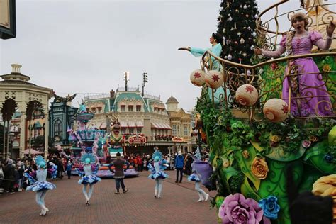 How To Plan Your Disneyland Paris Christmas Trip World In Paris