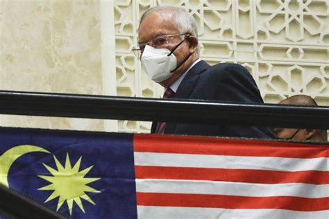 Malaysias Najib Razak Begins 12 Year Jail Term After Apex Court