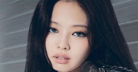 BLACKPINKs Jennie Scripts History Becomes FIRST Female K Pop Soloist To Chart On Billboard Hot