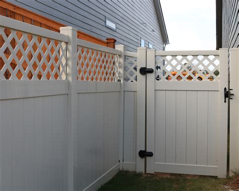 tan color vinyl fence 3