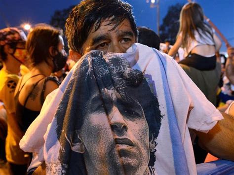 In Pictures: Fans mourn soccer legend Diego Maradona | Sports-photos ...