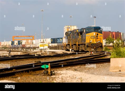 A Csx Train In The Yards In Chicago Il Stock Photo Alamy