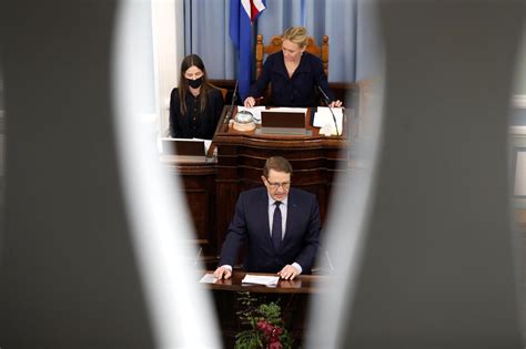 Greiða tæpar sex milljónir í áskriftir