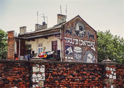 Tour Jewish Quarter Warsaw - SATO TOURS