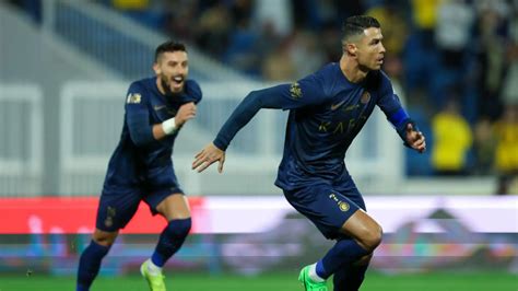 Cristiano Ronaldo Segna Tre Gol E A Sorpresa Resta Negli Spogliatoi Le