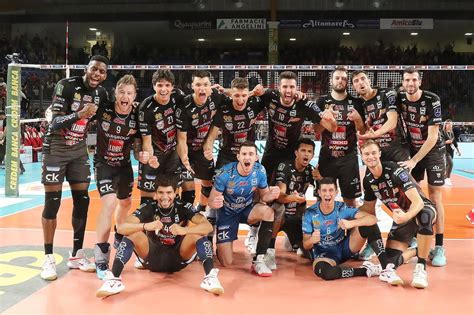 Pallavolo La Cucine Lube Stavolta Vince La Battaglia Contro Perugia