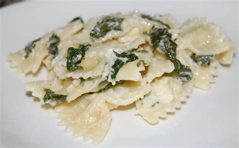 Creamy Farfalle Pasta with Spinach - StolenRecipes.net