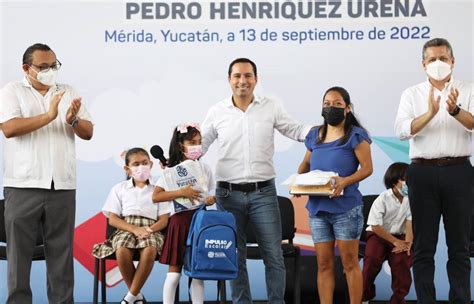 Con uniformes útiles escolares y mejoras a los planteles educativos