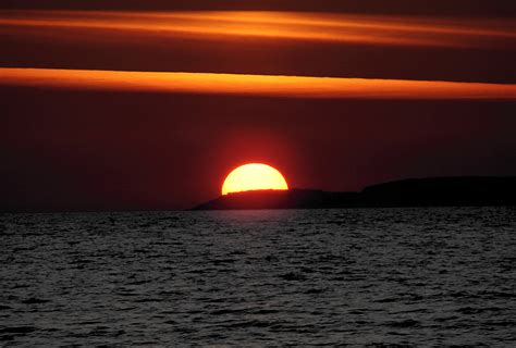 X Resolution Sun Setting Over Horizon Hd Wallpaper