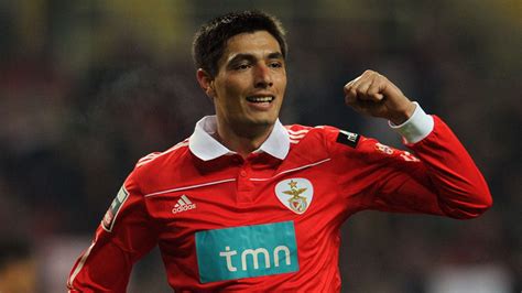 Cardozo gives Benfica edge | Football News | Sky Sports